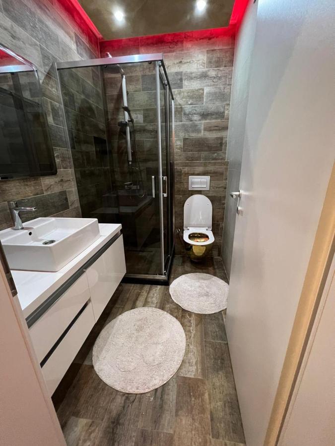 Luxurious Apartment With City View Prishtine Bagian luar foto