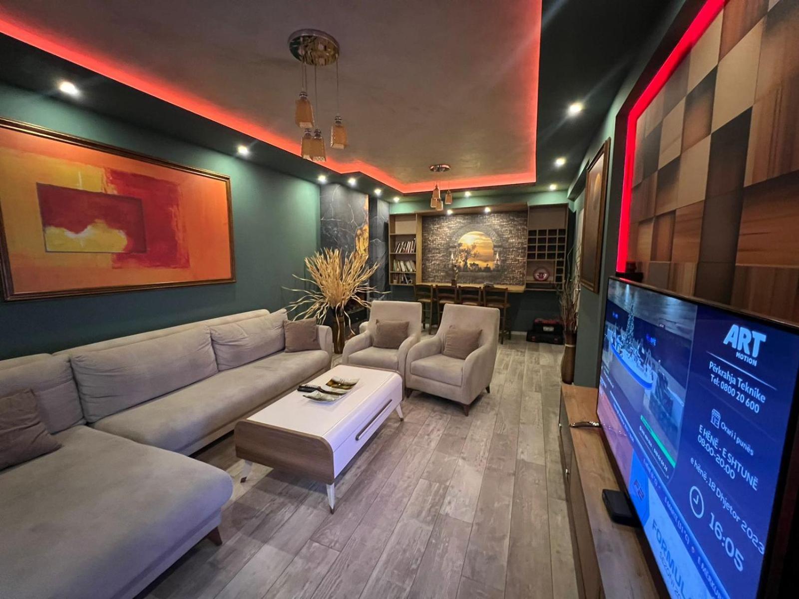Luxurious Apartment With City View Prishtine Bagian luar foto